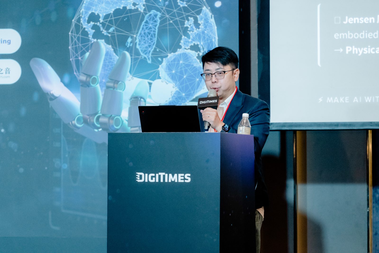 Allen Chen delivering QuanTuring's first public keynote at the DIGITIMES 2026 Sovereign AI Forum